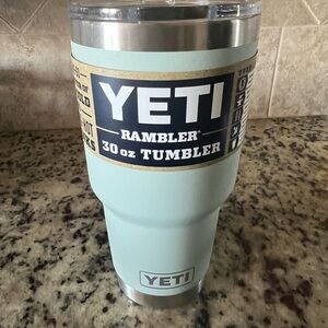 YETI Rambler 30 oz Tumbler - Mint Green
